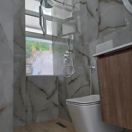 Familjare Memushi Ksamil